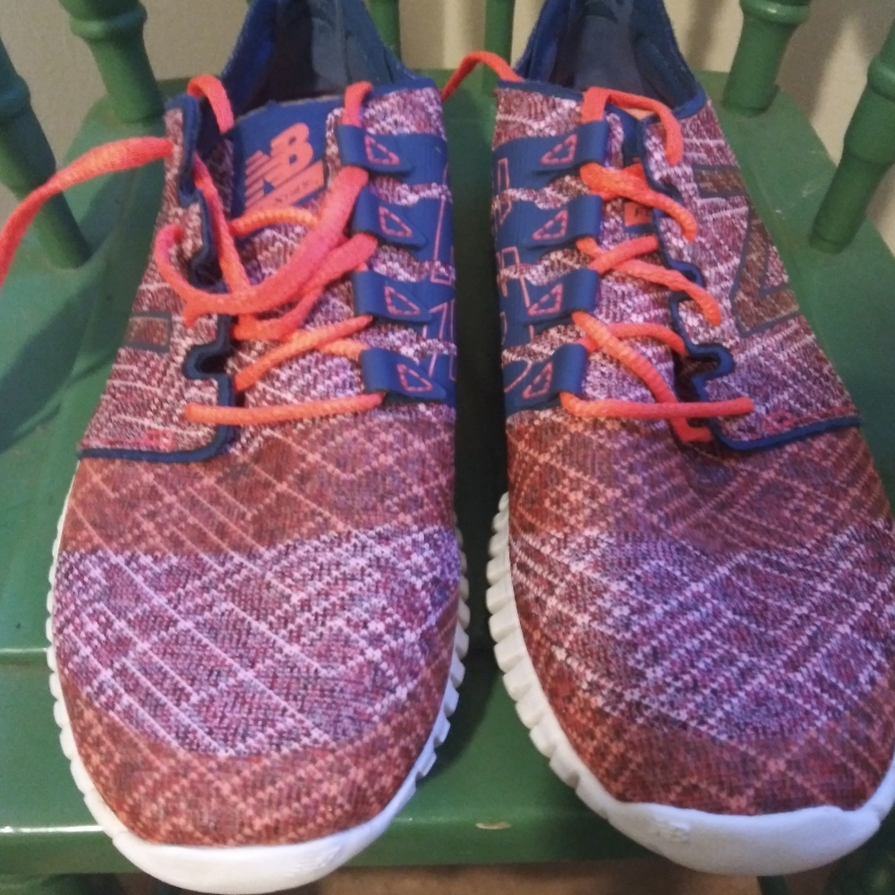 New Balance tennis shoes